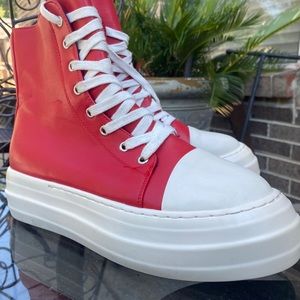 Just some regular old plain Jane (converse-ish) platform casuals